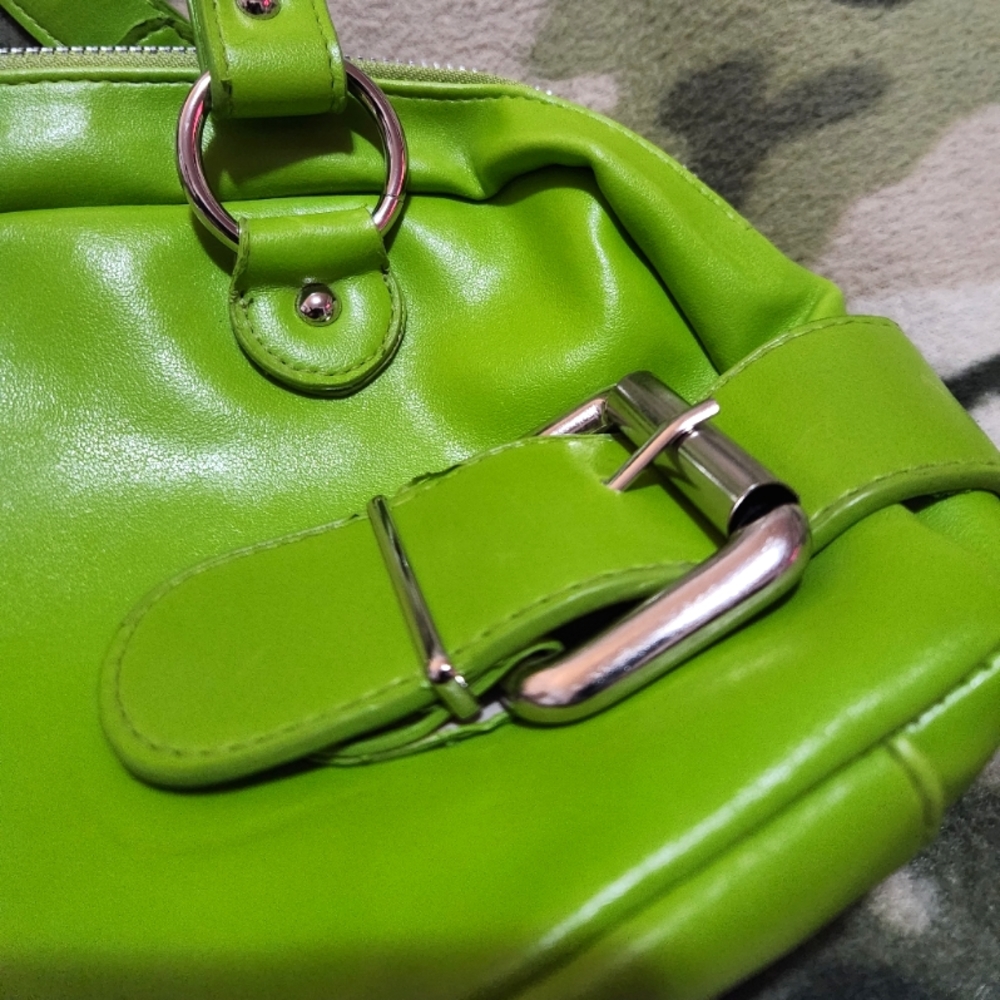Lime Purse - Picture 13 of 16